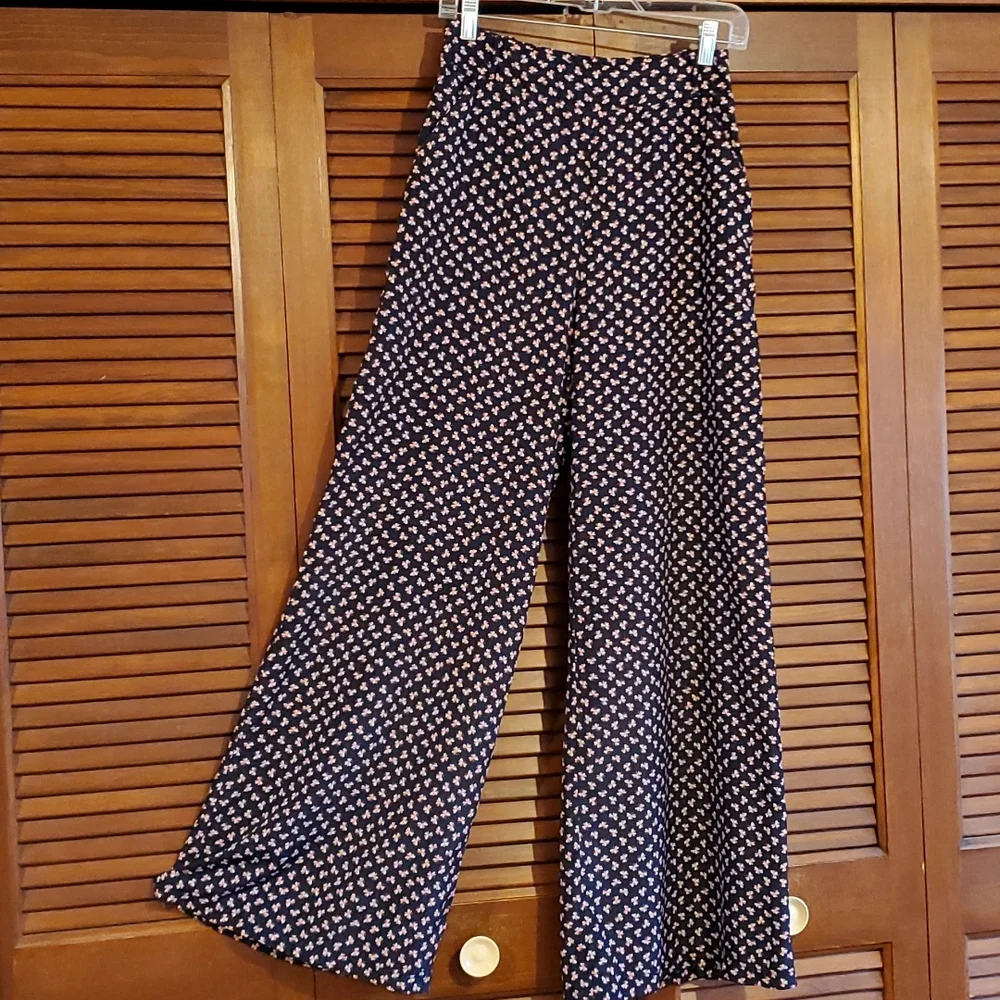 NWOT Forever 21 floral pants - Picture 1 of 9